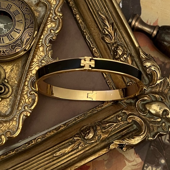 TORY BURCH • Black Kira Bangle Logo Bracelet - Picture 5 of 5